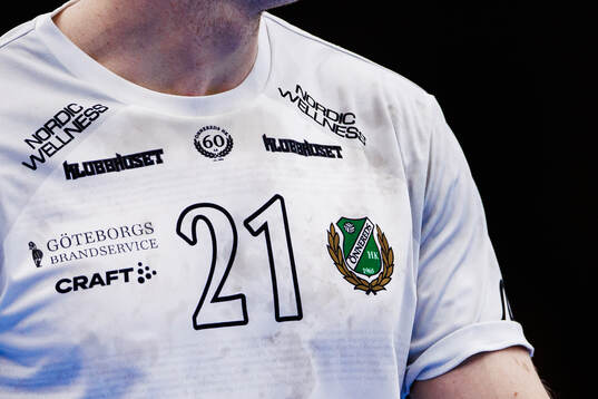 Önnereds klubbmärke på en matchtröja