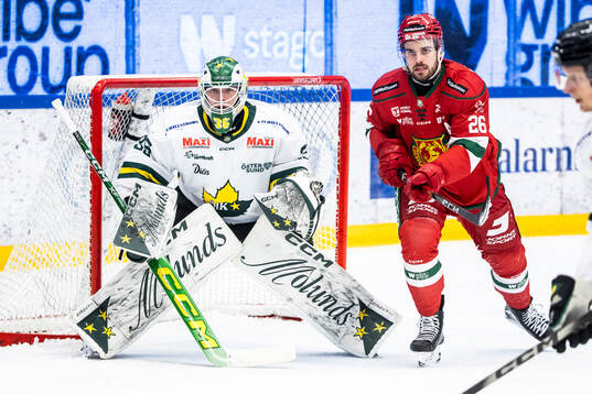 Östersunds målvakt Daniel Rosengren och Moras Arvid