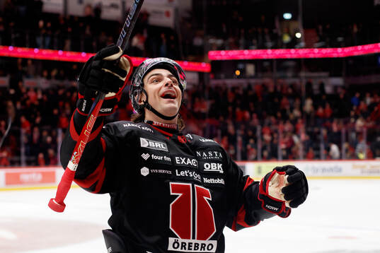 Örebros Luke Martin jublar