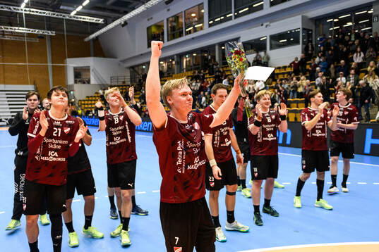 Lugis Albert Månsson jublar