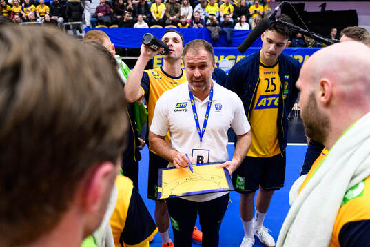 Head coach Michael Apelgren of Sweden