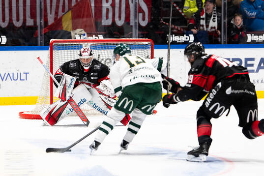 Malmö Redhawks målvakt Marek Langhamer mot Färjestads