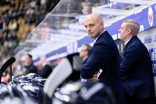 HV71s assisterande tränare Kristopher Beech