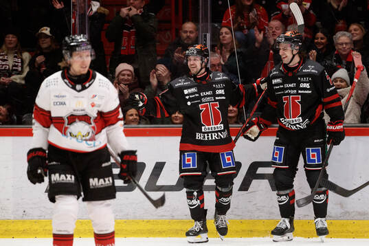 Örebros Teemu Turunen jublar med Luke Martin