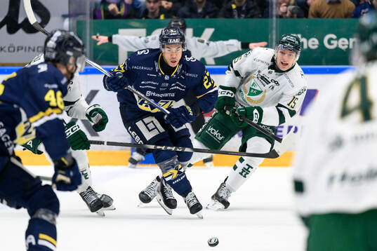 HV71s Jonathan Ang och Färjestads Jack Berglund