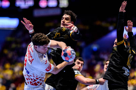 Luka Lovre Klarica of Croatia and Nikoloz Kalandadze of