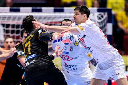 Khazein Rustamov of Georgia and Josip Simic of Croatia