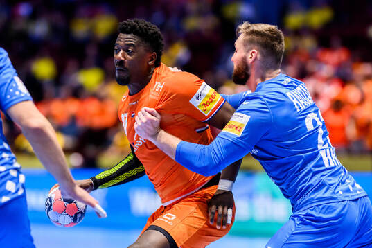 Reinier Taboada of the Netherlands and Zlatko Rauzan of