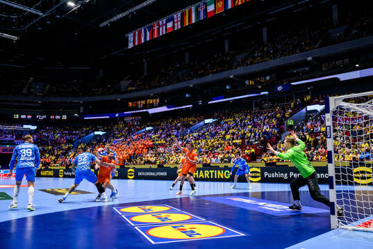 Luc Steins of the Netherlands against Leon Susnja and