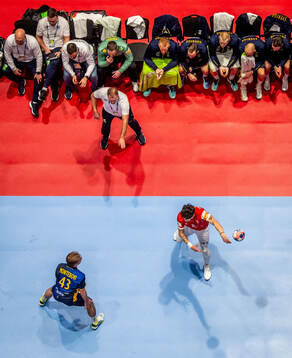 Head coach Michael Apelgren of Sweden with Felix Montebovi