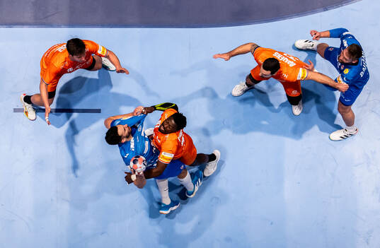 Zvonimir Srna of Croatia against Reinier Taboada of the