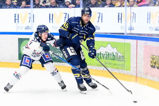 Linköpings Felix Öhrqvist och HV71s Joona Luoto