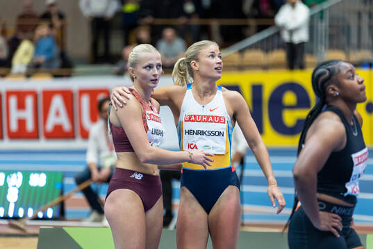 Nora Lindahl and Julia Henriksson of Sweden