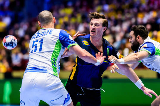 Jonathan Carlsbogård of Sweden and Borut Mackovsek of