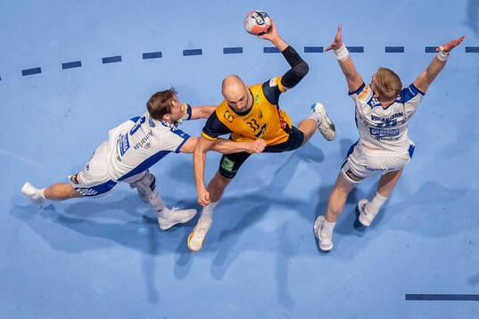 Lukas Sandell of Sweden against Janus Dadi Smarason and