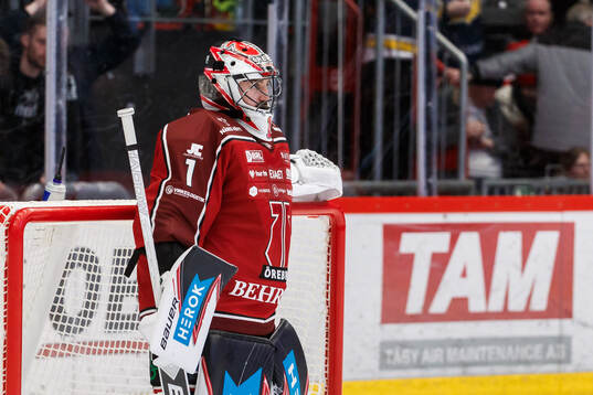 Örebros målvakt Jhonas Enroth deppar