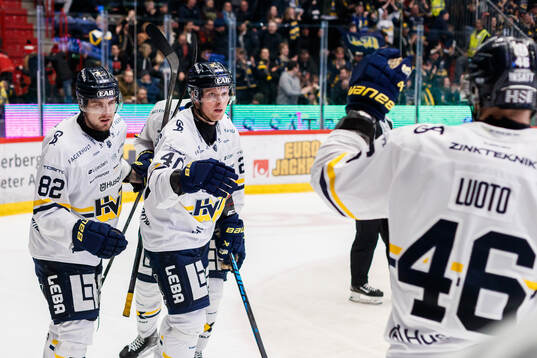 HV71s Oskar Stål-Lyrenäs jublar