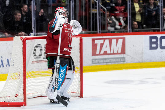 Örebros målvakt Jhonas Enroth deppar