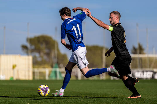 Filip Brattbakk of Klaksvik and Gustav Lundgren of GAIS