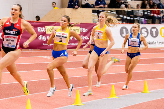 Alice Magnell Millán and Moa Granat of Sweden compete in