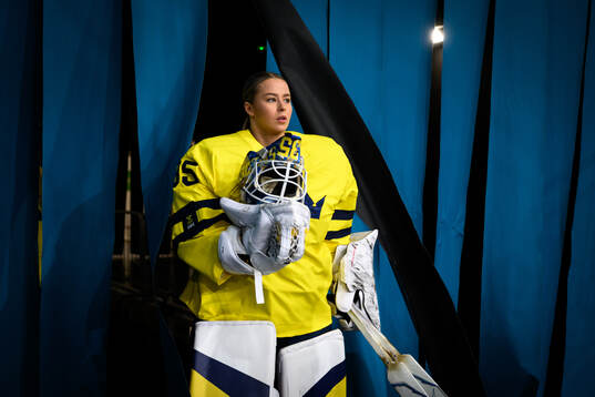 Goaltender Tindra Holm of Sweden