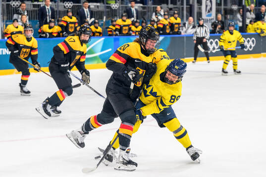 Daria Gleissner of Germany and Nicole Hall of Sweden in the