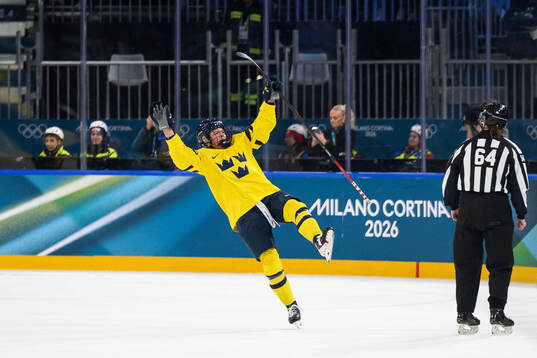 Mira Jungåker of Sweden celebrates the 3-1 goal in the