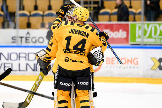 Skellefteås Andreas Johnson och Skellefteås målvakt