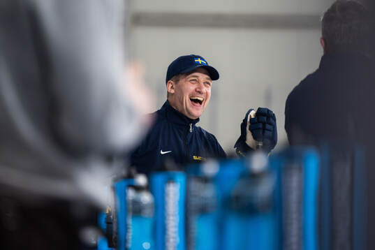 Head coach Sam Hallam of Sweden at an ice hockey practice