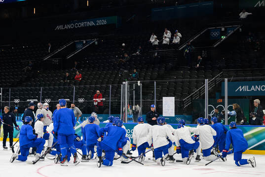 Players of USA at an ice hockey practice session
