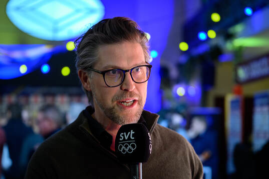 Jonas Andersson with the Swedish television SVT at a press