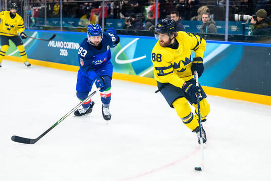 Luca Frigo of Italy and William Nylander of Sweden in the