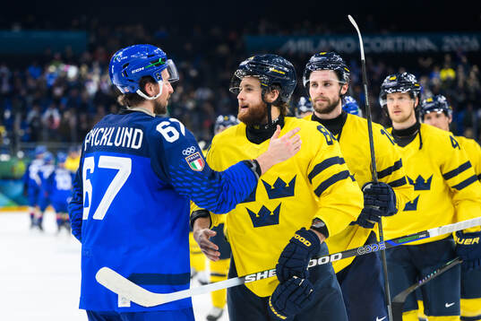 Mikael Frycklund of Italy and William Nylander of Sweden in