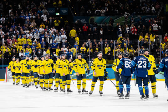 Players of Sweden look dejected