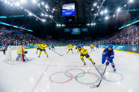 Bläddra bland fler bilder av 2026 Winter Olympics, Day 10, Women's Ice Hockey, Semifinal, USA - Sweden