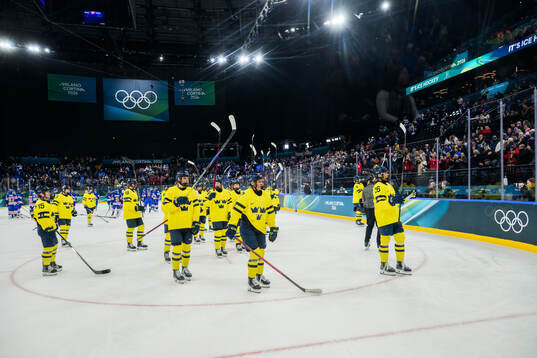 Players of Sweden looks dejected