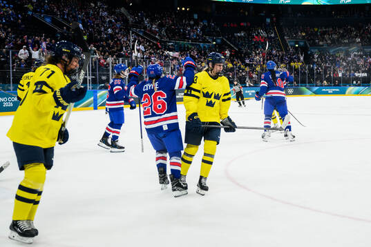 Anna Kjellbin and Thea Johansson of Sweden looks dejected