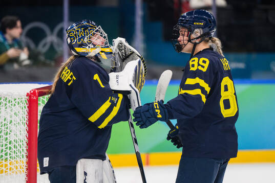 goaltender Ebba Svensson Träff and Nicole Hall of Sweden