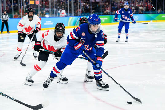 Alex Carpenter of USA in the women's ice hockey final game