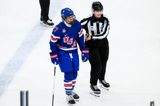 Britta Curl of USA in the women's ice hockey final game