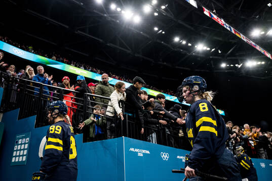 Nicole Hall and Hilda Svensson of Sweden look dejected