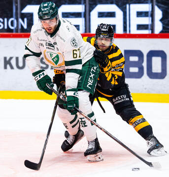 Färjestads Radim Zohorna och Skellefteås Viktor Grahn