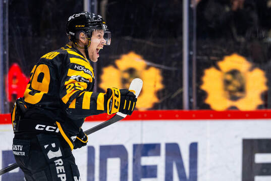 Skellefteås Mikkel Aagaard jublar