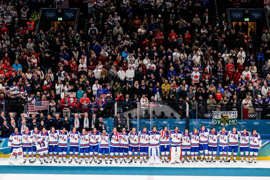 Players of USA celebrate with their gold medals