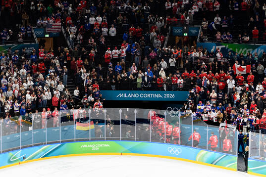 The players of Canada leaves the ice