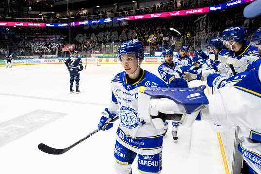 Leksands Lukas Vejdemo jublar