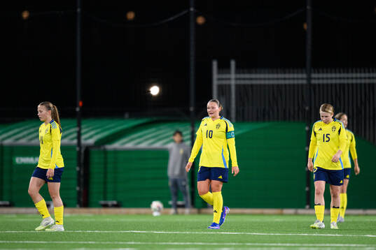 Sveriges Fanny Peterson, Ellie Junetoft och Emilia