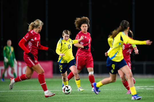 Sveriges Emilia Jägestedt Widstrand och Danmarks Thea