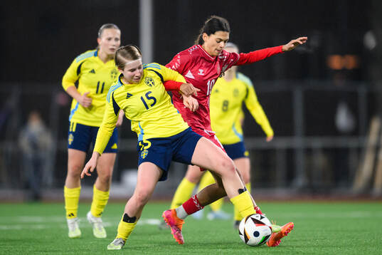 Sveriges Emilia Jägestedt Widstrand och Danmarks Mila