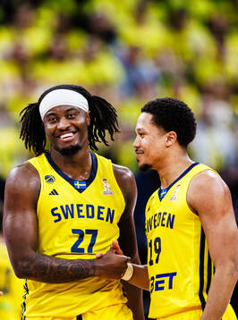 Zaba Bangala and Melwin Pantzar of Sweden celebrates